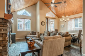 Mammoth Gateway Village #3 - 3 Bed + Loft, Sleeps 10, Private Hot Tub